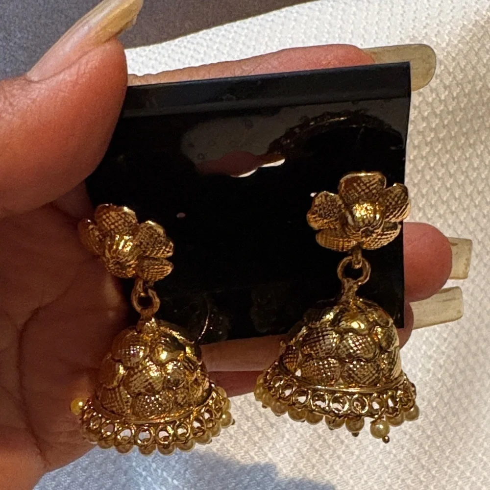 Elegant Gold Jhumka Earrings